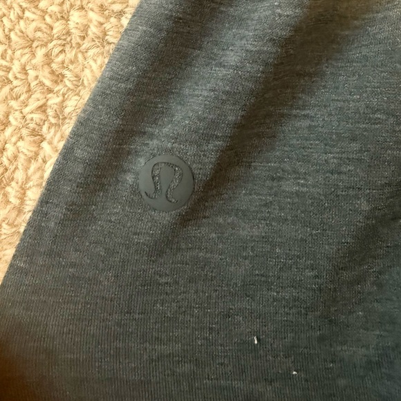 Lululemon Men’s 5 Year Basic Tees (Maroon, Navy, Olive, Heathered Iron Blue) - Picture 4 of 8